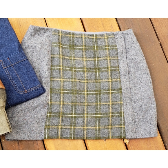 SOLD Banana Republic Wool Tweed Plaid Mini Skirt 14 - Picture 2 of 4